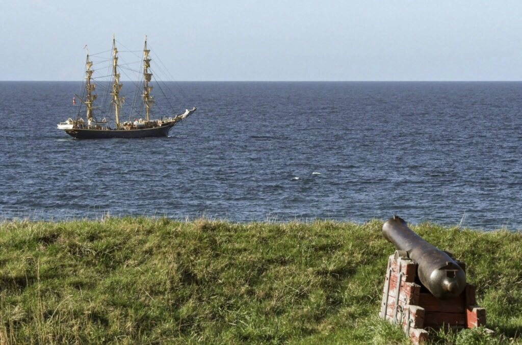 Skansens Venner kipper med flaget for skoleskibet Gorg Stage oktober 12, 2025-2