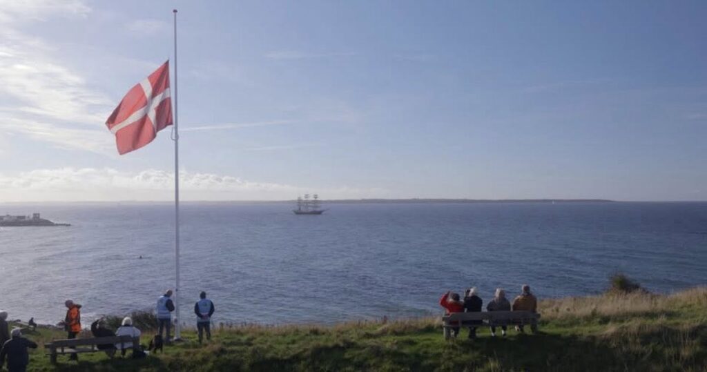 Skansens Venner kipper med flaget for skoleskibet Gorg Stage oktober 12, 2025-3