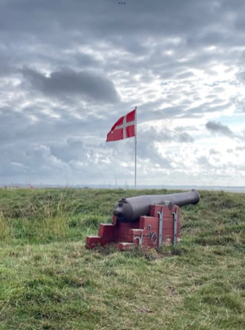 Flag Kanon Dannebrog og Kanon på Skansen i Hundested oktober 2025