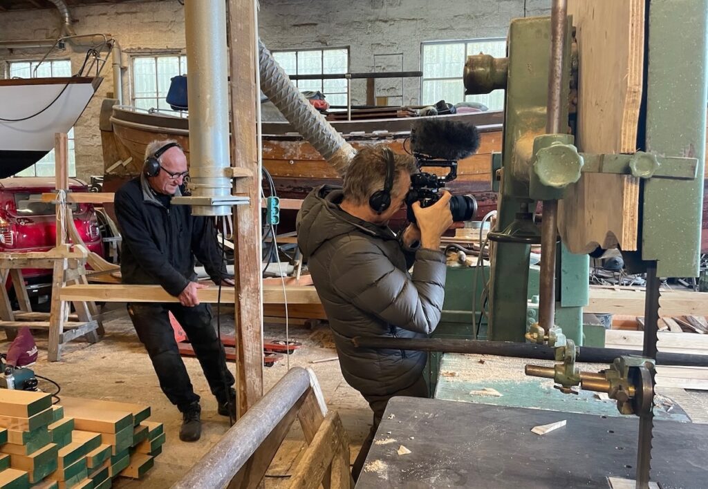 Manden med kamera og drone, filmfotograf og producer Ketil Teisen på opgave med Skansens Venner hois Meinilds Bådebyggeri