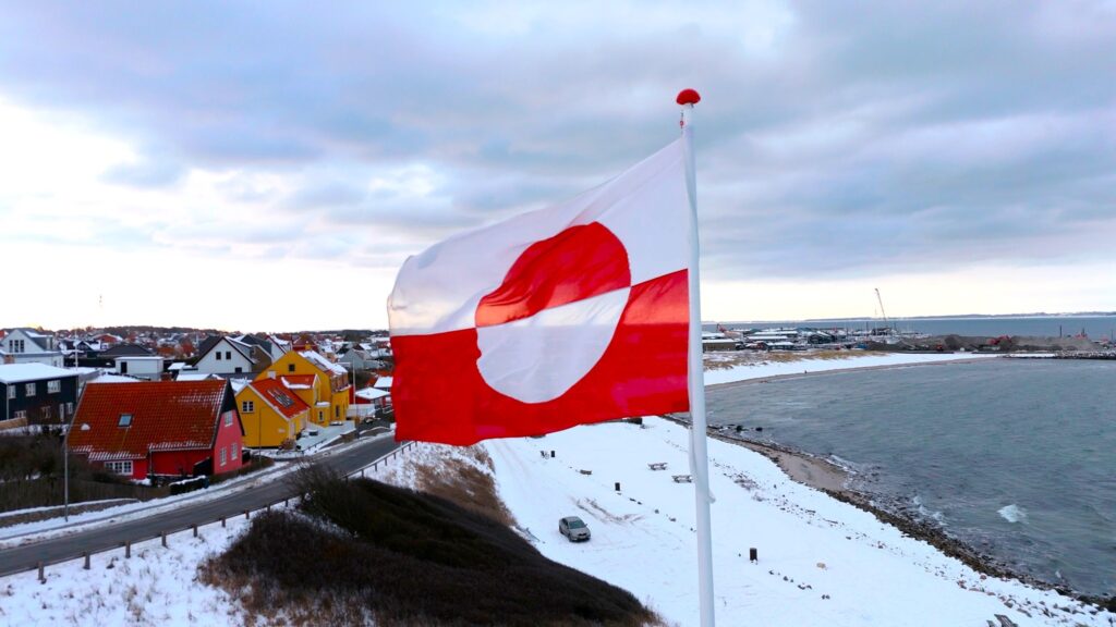 Grønlands flag hejses af Skansens Venner Hundested
