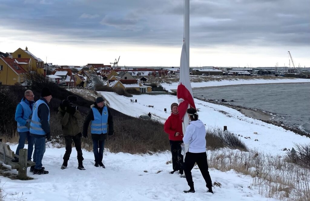 Grønlands flag hejses af Skansens Venner Hundested