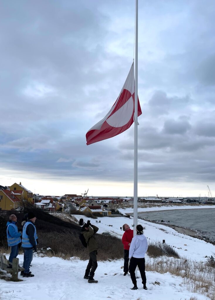 Grønlands flag hejses af Skansens Venner Hundested